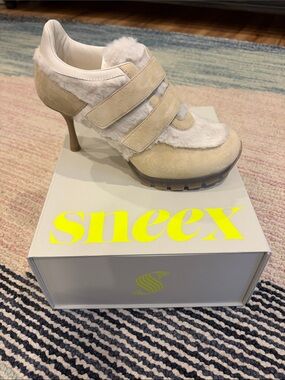 Sneex Two Strap Ivory Plush